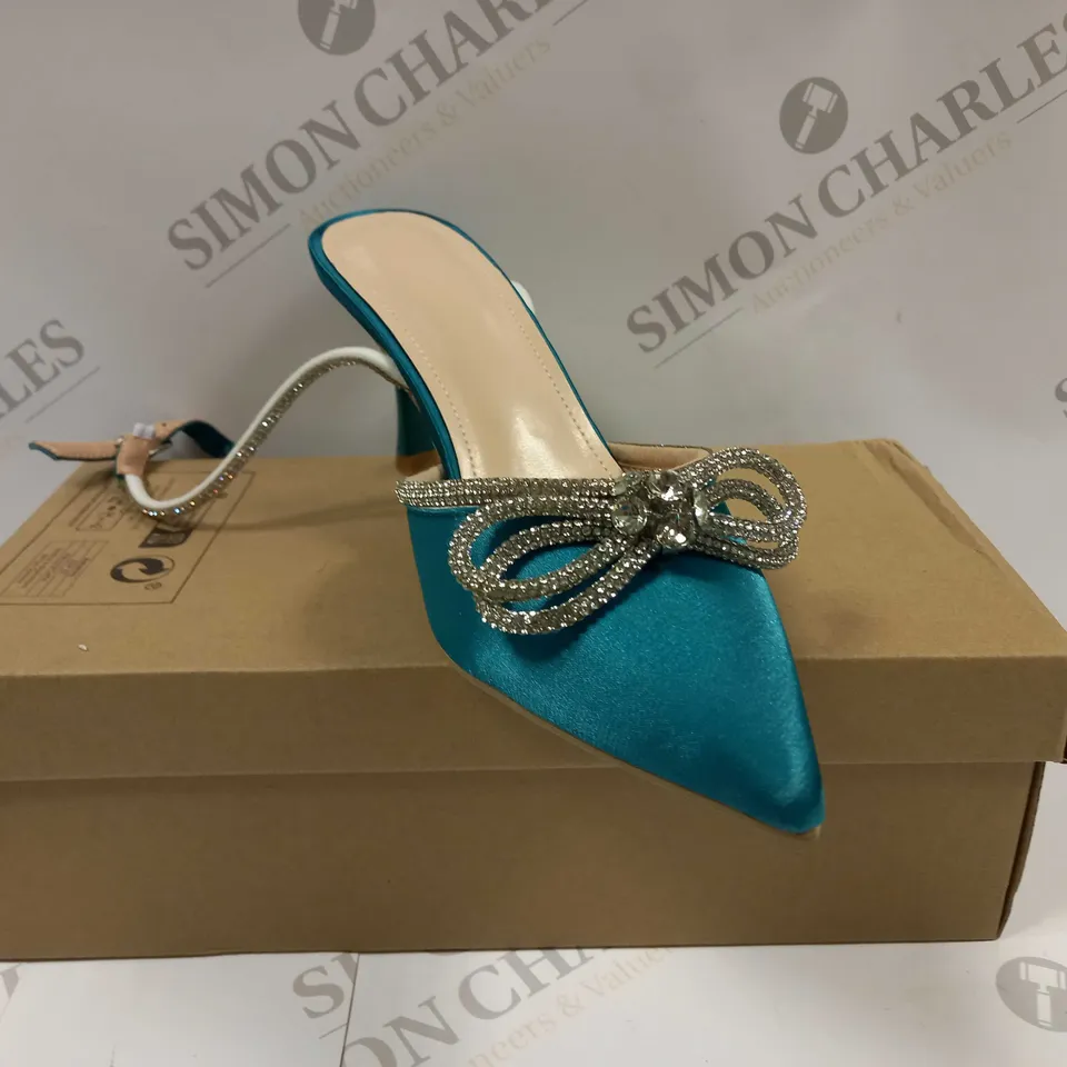 BOXED PAIR OF POINTED STILETTO HEEL SHOES UK SIZE 5.5 