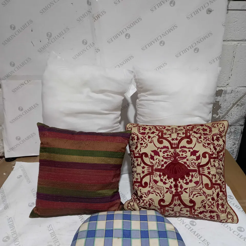 BOX OF APPROX 6 ASSORTED PILLOWS AND CUSHIONS 