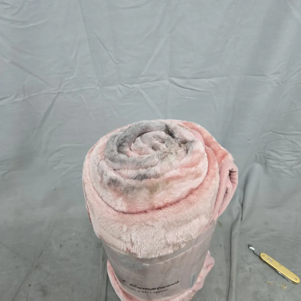 PINK FAUX FUR THROW BLANKET – 50X240 CM (78X95 IN) – PREMIUM COLLECTION