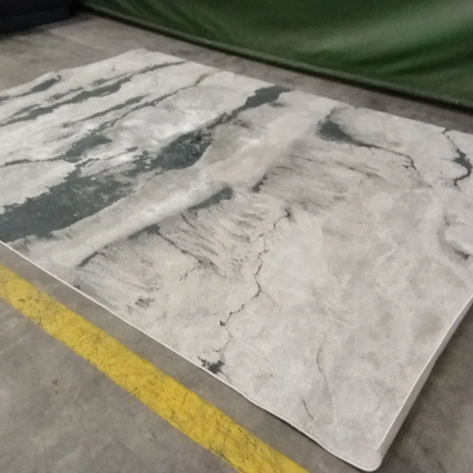 EASY LIVING AURORA AREA RUG // 200 x 290cm