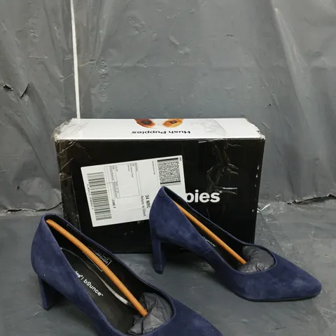 BOXED PAIR OF HUSH PUPPIES OLIVIA COURT NAVY HEELS SIZE 5