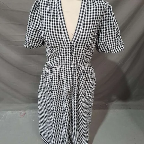 NOBODY'S CHILD STARLIGHT MIDAXI DRESS IN BLACK AND WHITE GINGHAM SIZE 12