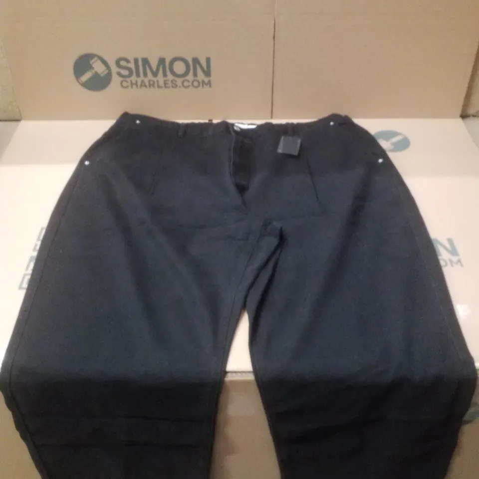 BOX CONTAINING APPROXIMATELY 5 BRAND NEW SIMPLY BE WASHED BLACK PLEAT DETAIL JEANS - SIZE 26L