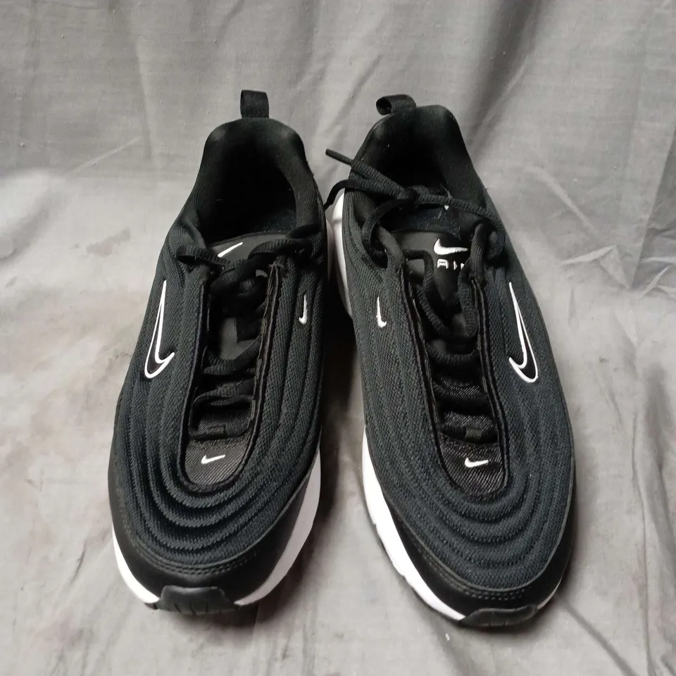UNBOXED PAIR OF NIKE AIR TRAINERS IN BLACK - UK 6