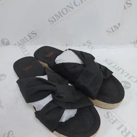 EVANS BLACK WIDE FIT TWISTED KNOT ESPADRILLE FLATFORM - 6