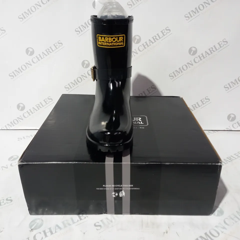 BOXED PAIR OF BARBOUR B.INT MUGELLO BOOTS IN BLACK UK SIZE 4