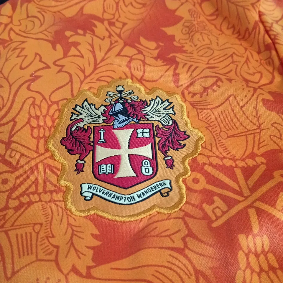 WOLVERHAMPTON WANDERERS LARGE FOOTBALL JERSEY TAGGED