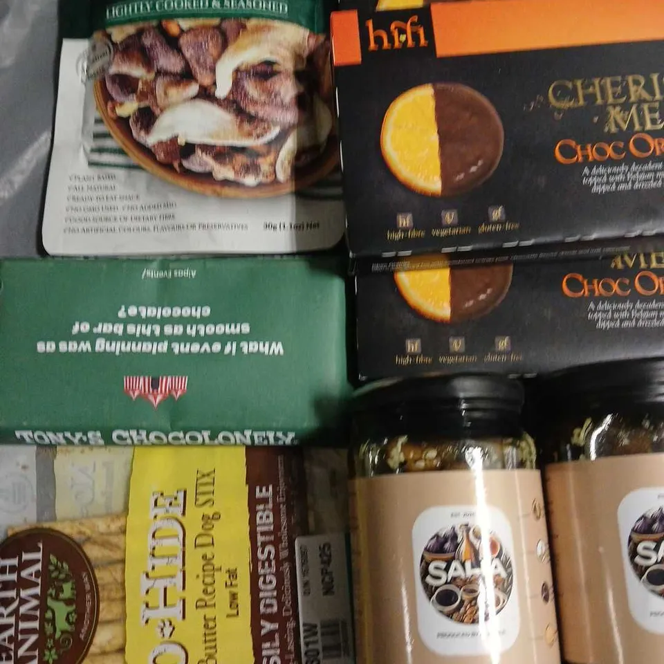 LOT OF APPROXIMATELY 15 ASSORTED FOOD ITEMS TO INCLUDE CHOC ORANGE BARS, MIXED MUSHROOMS CRISPS AND COCONUT MILK