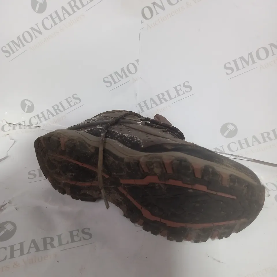 SKECHERS CHOCOLATE HIKING BOOTS SIZE 5.5