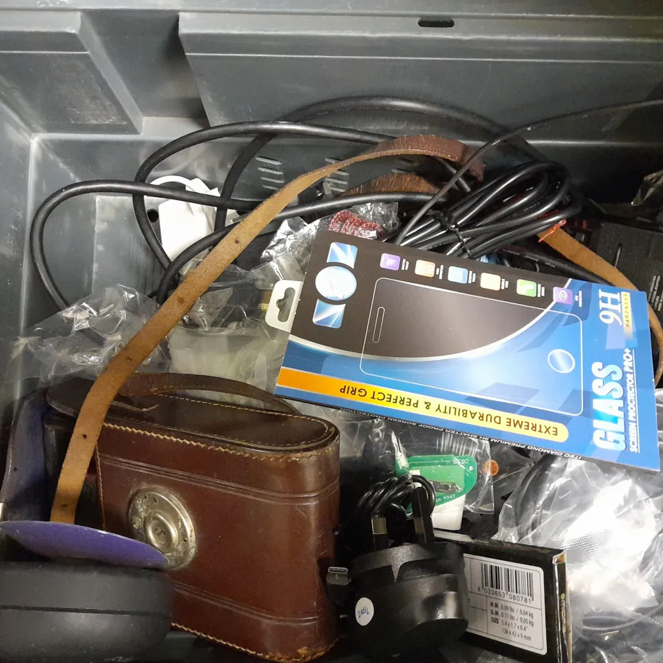 BOX OF APPROX 10 ITEMS TO INCLUDE BT LANDLINE PHONE, ASSORTED PHONE CASES AND ASSORTED CABLES