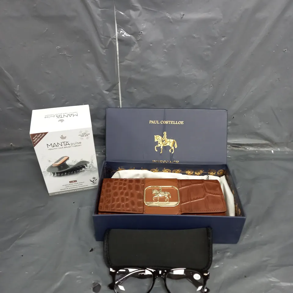 APPROXIMATELY 20 ASSORTED HOUSE HOLD ITEMS TO INCLUDE A LEATHER PURSE, READING GLASSES AND HAIR CARE / COLLECTION ONLY