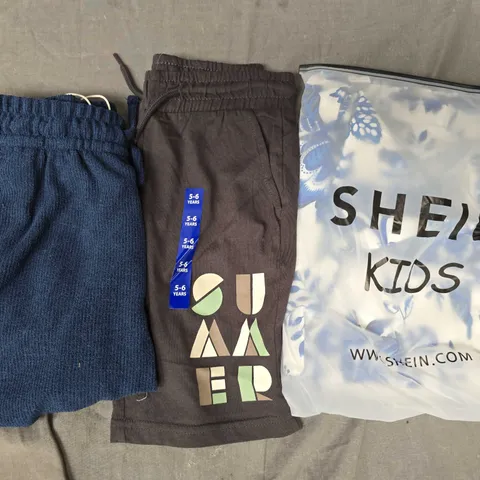 BOX OF APPROXIMATELY 25 ASSORTED KIDS CLOTHING ITEMS IN VARIOUS STYLES, SIZES, AND COLOURS - COLLECTION ONLY