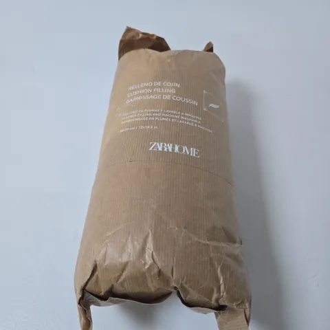 BOX OF APPROXIMATELY 15 ASSORTED HOUSEHOLD ITEMS INCLUDING CUSHION FILLING , SUPER COOLING TOWEL AND BAMBOO CUTTING BOARD