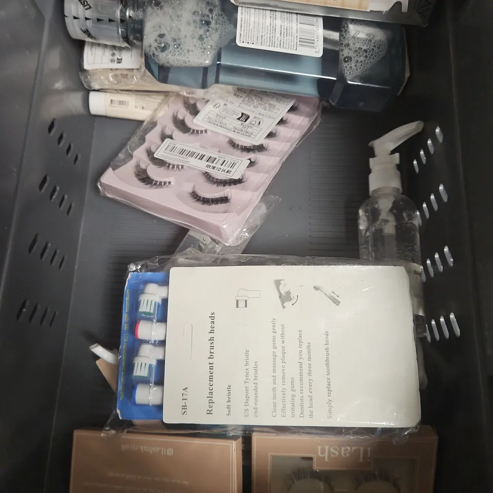 APPROXIMATEY 20 ASSORTED HEALTH AND BEAUTY PRODUCTS TO INCLUDE - GIVE ME SHAMPOO - BEAUTY OF JOSEON DYNASTY CREAM - NAYDAYA SCALP GLORY OIL - ETC