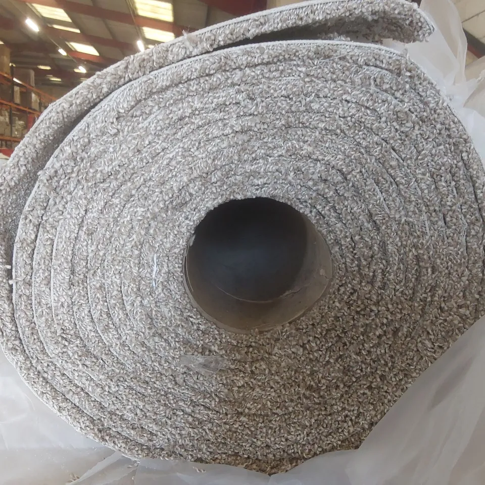 ROLL OF QUALITY FIRST IMPRESSIONS FRESH CARPET - APPROXIMATELY 8 x 5m