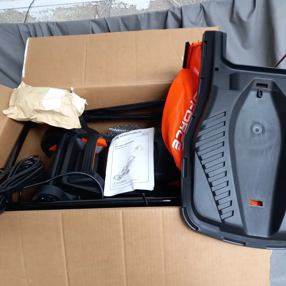 BOXED YARD FORCE ELECTRIC LAWNMOWER 