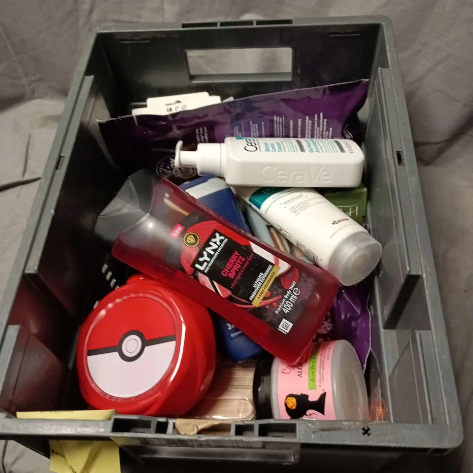 APPROXIMATELY 15 ASSORTED COSMETIC ITEMS TO INCLUDE RADOX, LYNX, CERA VE, NIVEA MEN, EUCERIN ETC