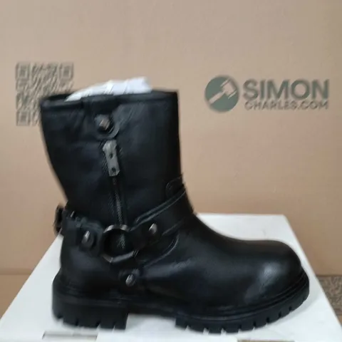 BOXED PAIR OF WOMENS BLACK LEATHER ANKLE BOOTS WITH SIDE ZIP AND BUCKLE STRAP - SIZE 40