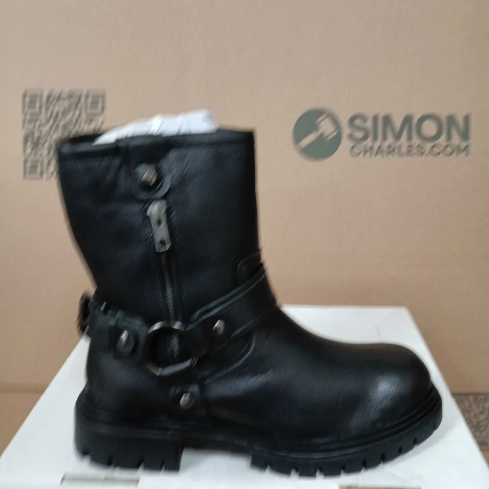 BOXED PAIR OF WOMENS BLACK LEATHER ANKLE BOOTS WITH SIDE ZIP AND BUCKLE STRAP - SIZE 40