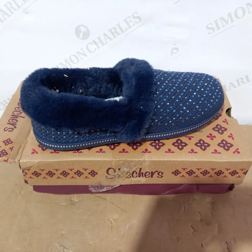 BOXED PAIR OF SKECHERS SLIPPERS - SIZE 5.5