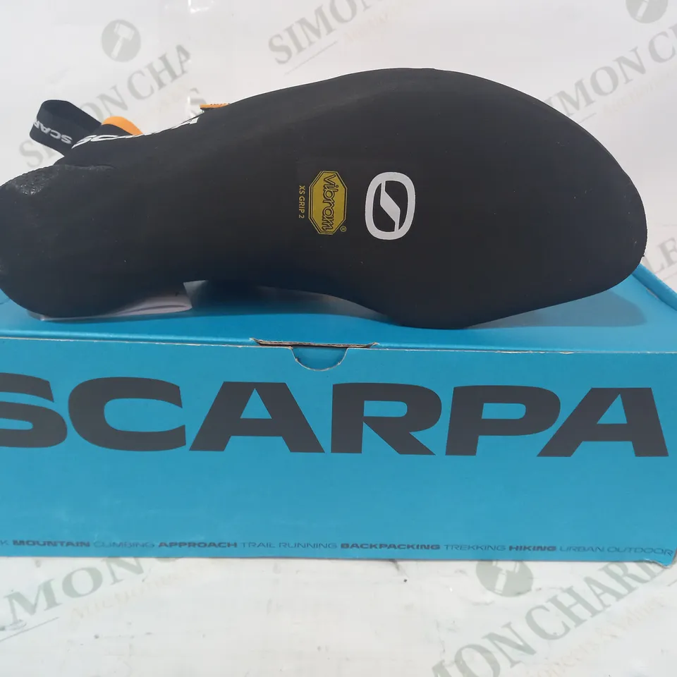 BOXED PAIR OF SCARPA QUANTIX SHOES IN BLACK/ORANGE UK SIZE 8