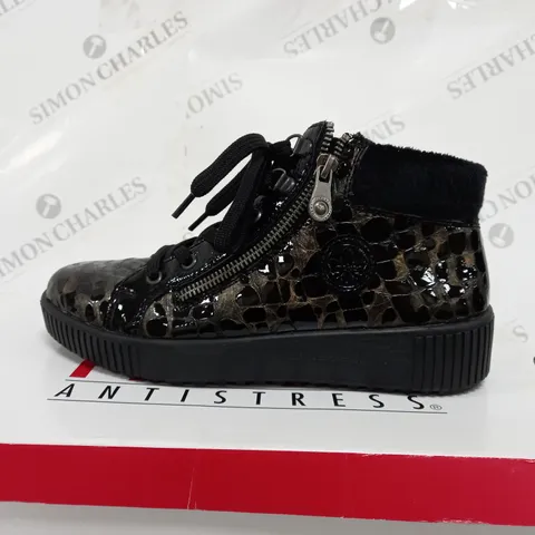 BOXED PAIR OF RIEKER FLEECE LINING BLACK PATENT/BRONZE SIDE ZIP TRAINER BOOTS IN BLACK UK SIZE 5