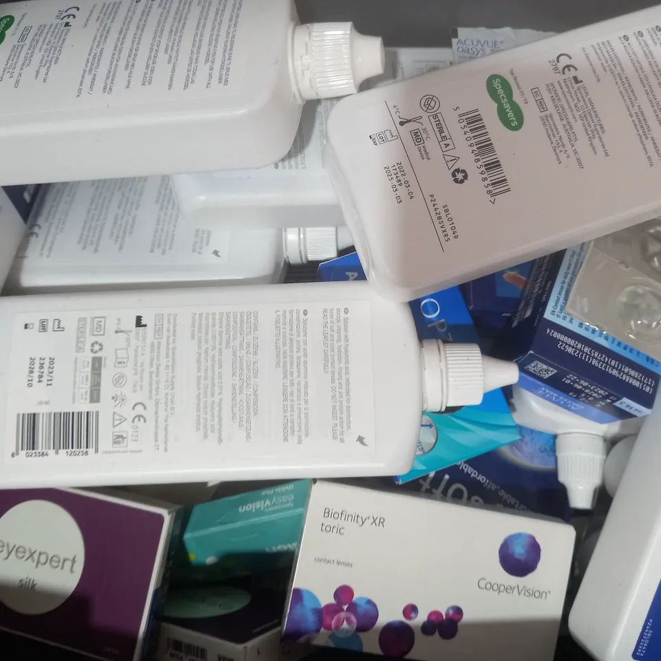 APPROXIMATELY 20 ASSORTED HOUSEHOLD ITEMS TO INCLUDE ACUVUE OASYS MAX CONTACT LENSES, EYEXPERT FINESS CONTACT LENSES, ETC