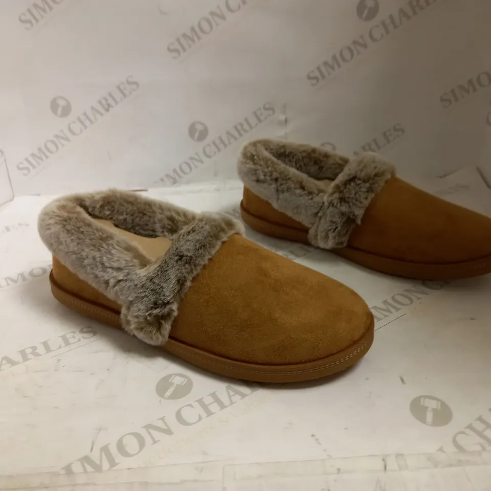 SKETCHERS CALI COSY CAMPFIRE TEAM TOASTY CHESTNUT SLIDERS - WOMENS SIZE 8.5 