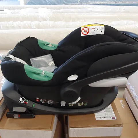 BOXED CYBEX SILVER ATON B2 I-SIZE CAR SEAT WITH BASE