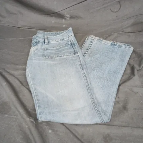 DIESEL DENIM JEANS IN LIGHT WASH SIZE 27