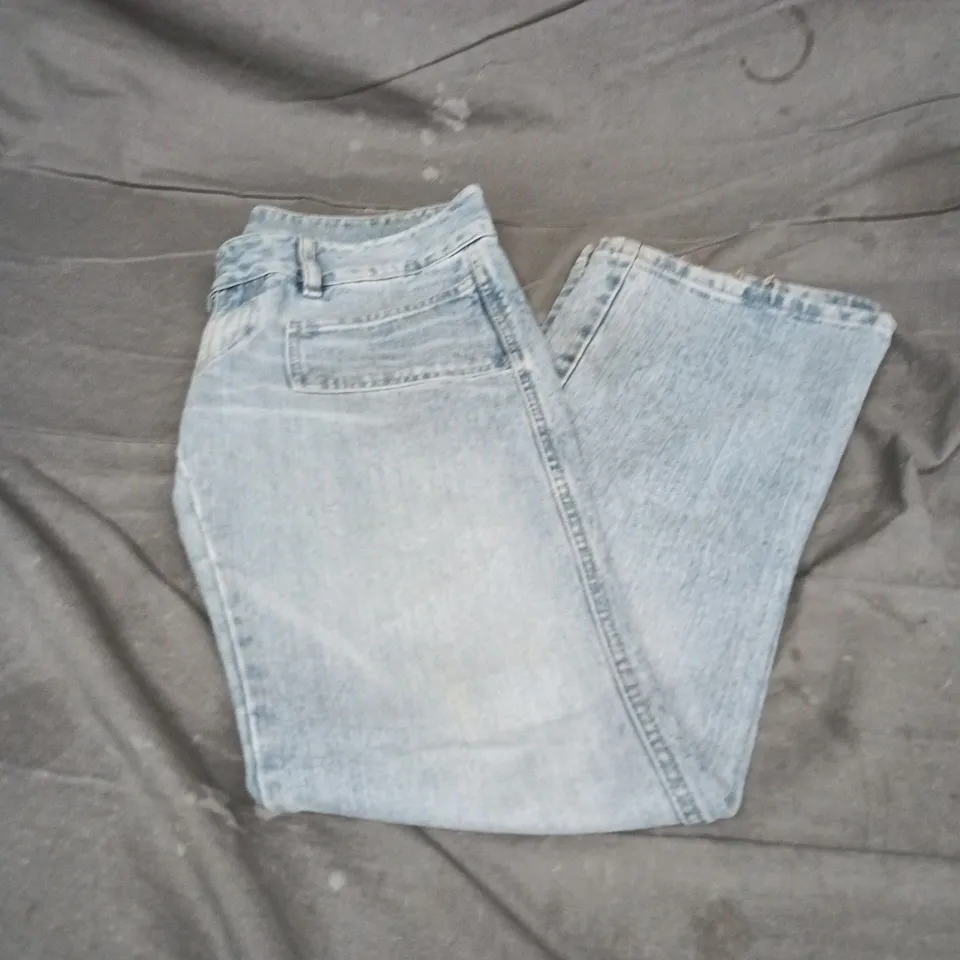 DIESEL DENIM JEANS IN LIGHT WASH SIZE 27