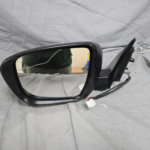 BLUE CAR WING MIRROR WITH INTEGRATED LED INDICATOR – MOUNTING BASE 