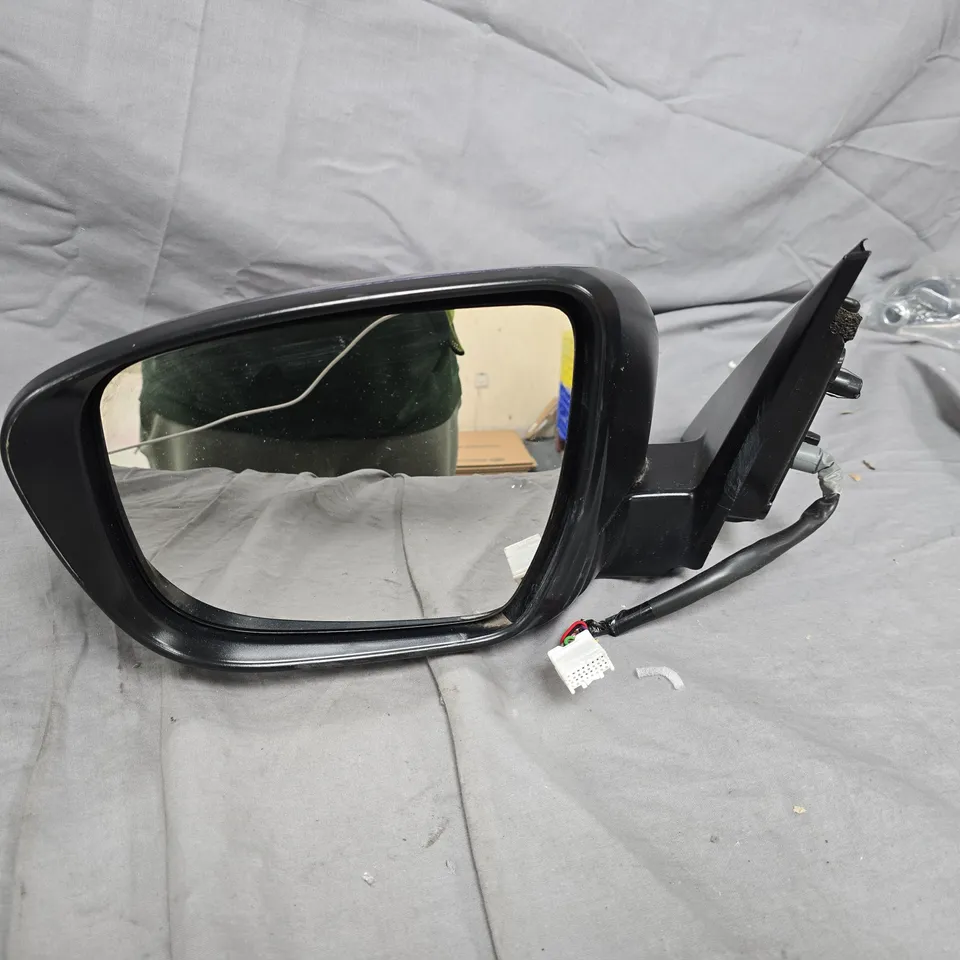 BLUE CAR WING MIRROR WITH INTEGRATED LED INDICATOR – MOUNTING BASE 