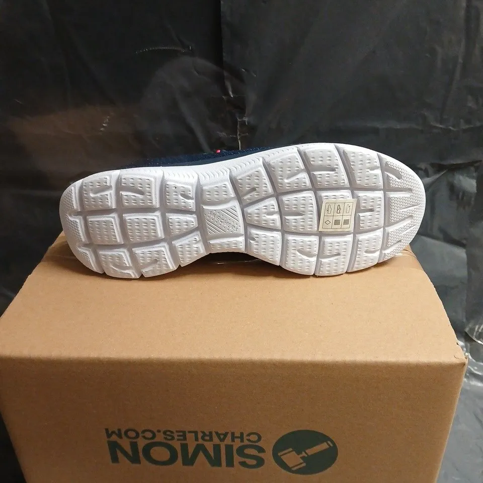 SKECHERS WOMEN'S NAVY MESH TRAINERS WITH PINK INTERIOR UK 6