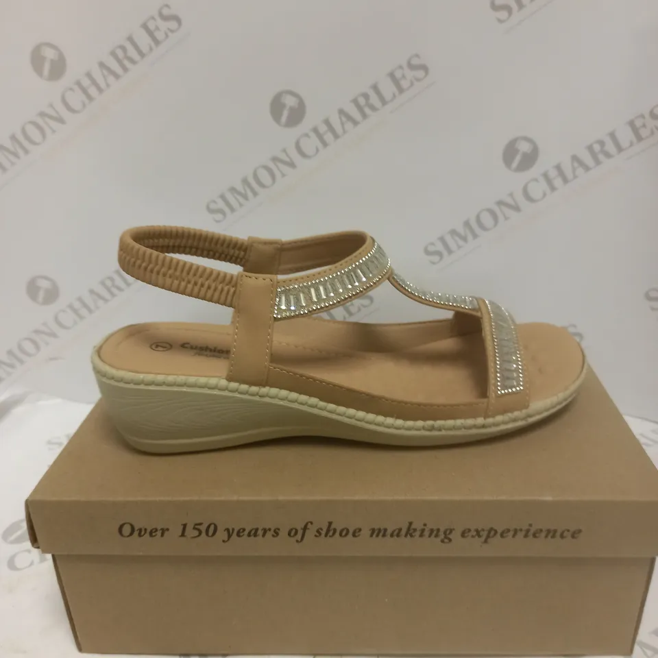 BOXED PAIR OF CUSHION WALK DIAMANTE T BAR SANDALS - SIZE 7