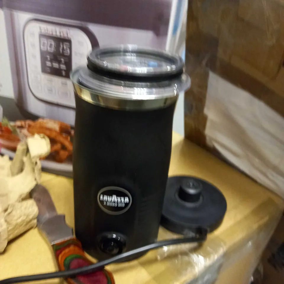 LAVAZZA A MODO MIO MILK EASY FROTHER