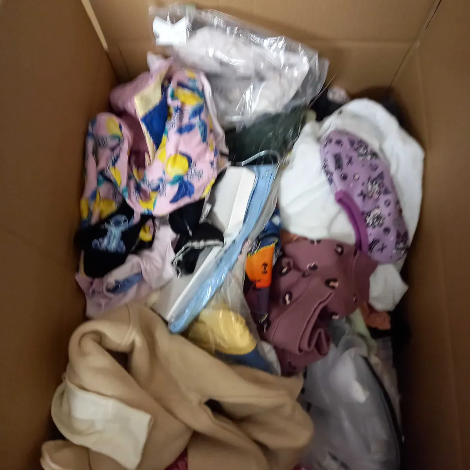 LARGE BOX OF ASSORTED KIDS CLOTHING ITEMS TO INCLUDE BAGS, BABY GROWS AND DRESSES