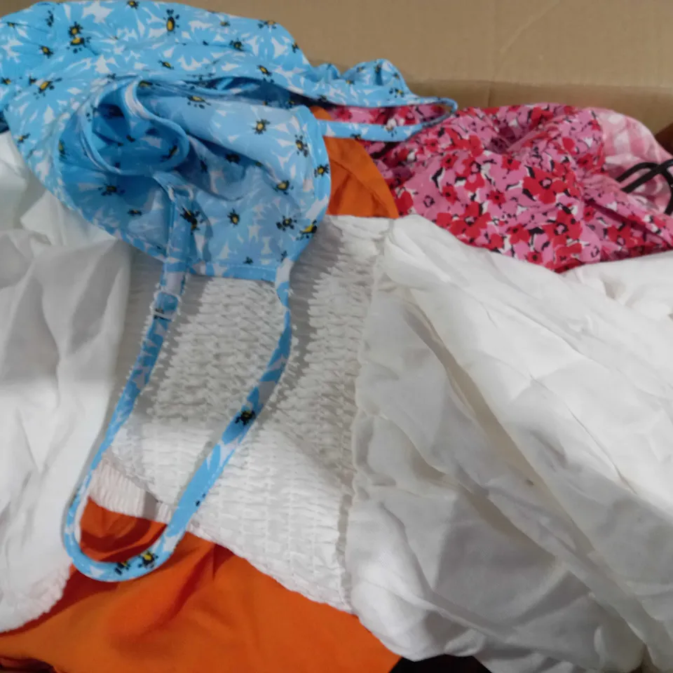 APPROXIMATELY 15 CLOTHING ITEMS INCLUDING: LOVEYOURS - BE YOU - STUDIO ECT