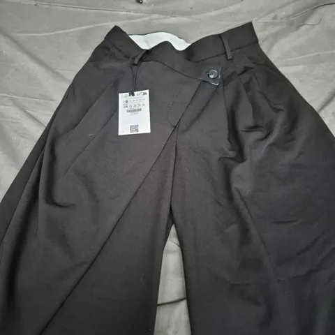 BERSHKA LADIES BLACK TROUSERS SIZE 6