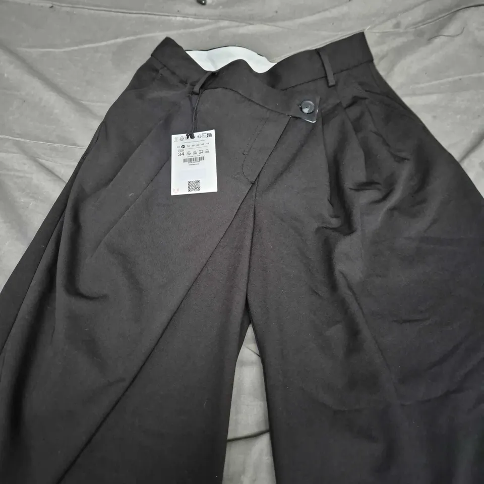 BERSHKA LADIES BLACK TROUSERS SIZE 6