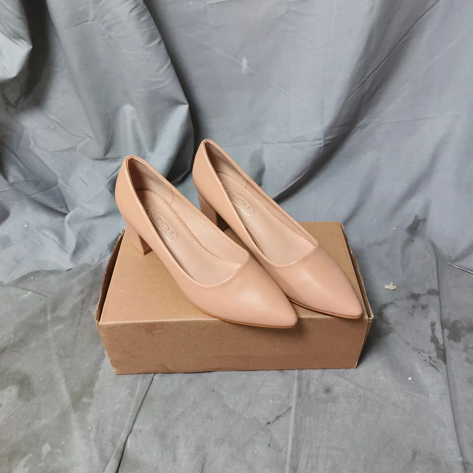 WOMEN'S NUDE LEATHER PUMP WITH BLOCK HEEL – POINTED TOE. UK SIZE 5