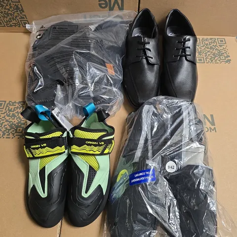 APPROXIMATELY 15 ASSORTED PAIRS OF SHOES AND FOOTWEAR ITEMS IN VARIOUS STYLES AND SIZES TO INCLUDE CLARKS, PUBLIC DESIRE, SCARPA, ETC