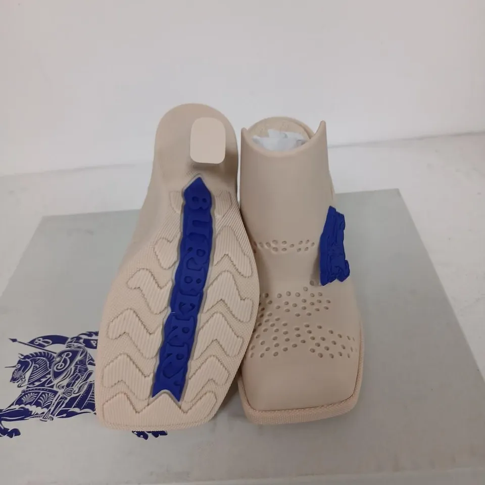 BURBERRY BEIGE PERFORATED ANKLE BOOTS – UK 3 (EU 36)