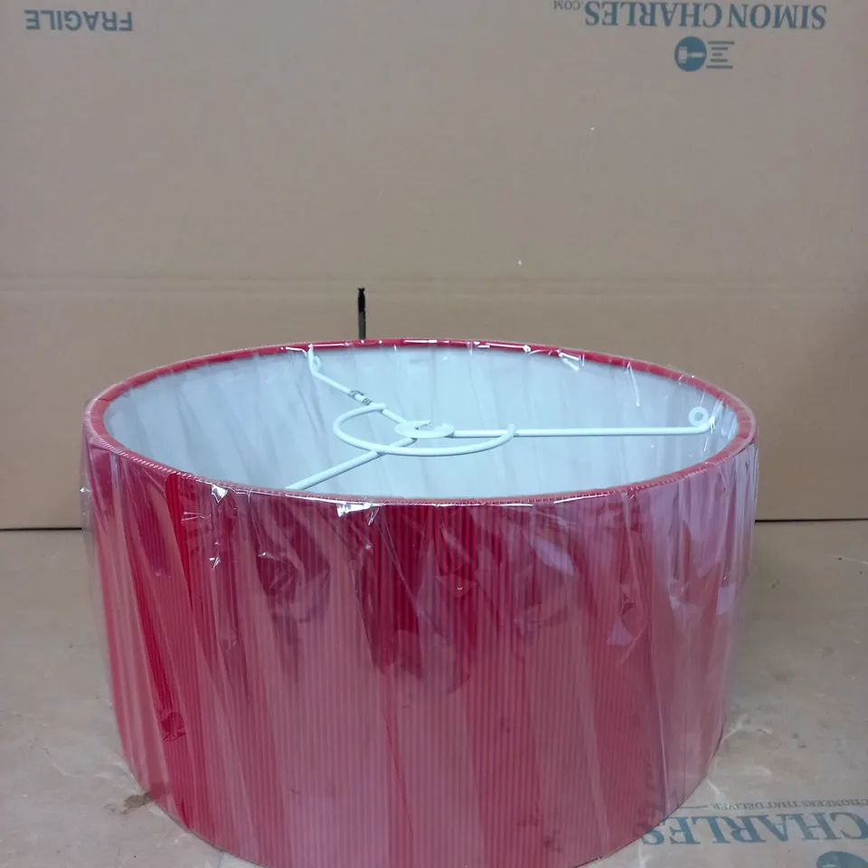 RED RIBBED LIGHTSHADE 40CM