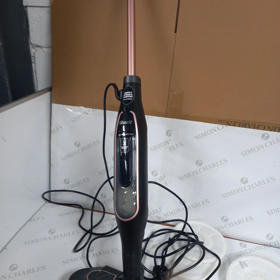 SHARK STEM & SCRUB - AUTOMATIC STEAM MOP