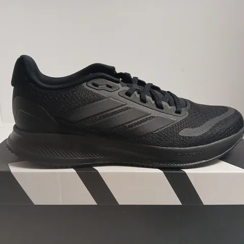 BOXED PAIR OF ADIDAS RUNFALCON 5J RUNNING SHOES – BLACK, UK 5