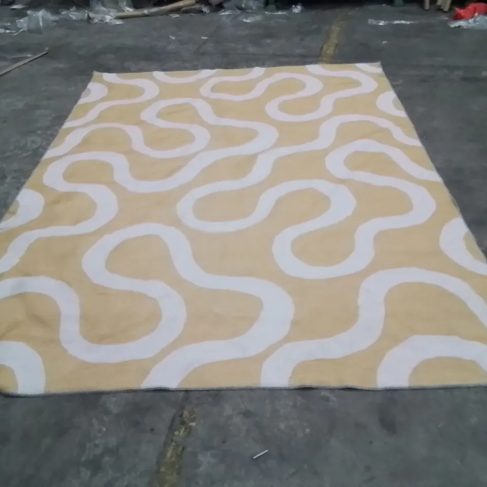 QUALITY DESIGNER AREA RUG - APPROXIMATELY 280x200