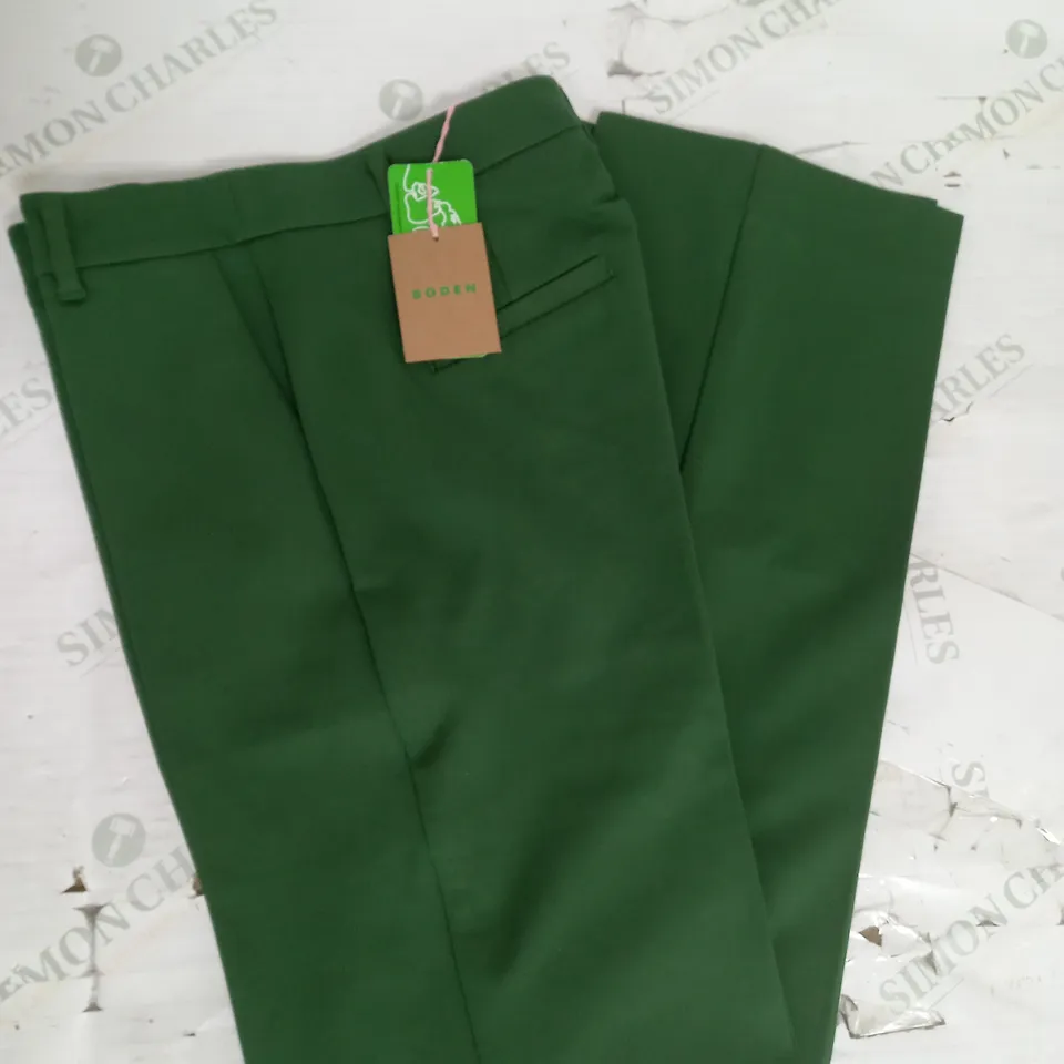 BODEN TROUSERS IN BOTTLE CREEN SIZE 10R