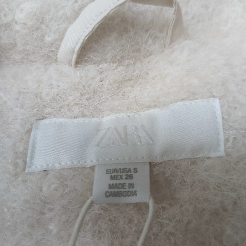 ZARA FAUX FUR COAT – CREAM, SIZE S (EU/USA S), MADE IN CAMBODIA