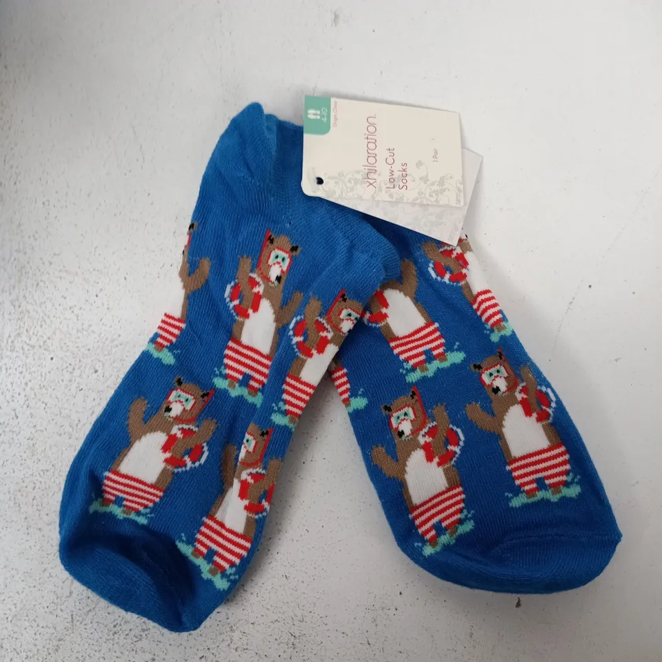 LARGE QUANTITY OF LOW CUT SOCKS